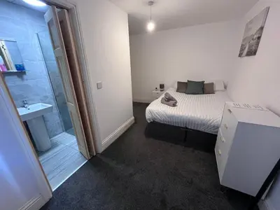 a small bedroom with a bed and a shower at Riverside by Teil Luxurious one bed Apartment in Preston