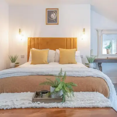 Gorgeous New 1 Bedroom Penthouse Flat