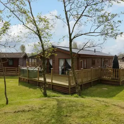 Lakeland Lodge- 3Bed-2 Bath- Private Patio