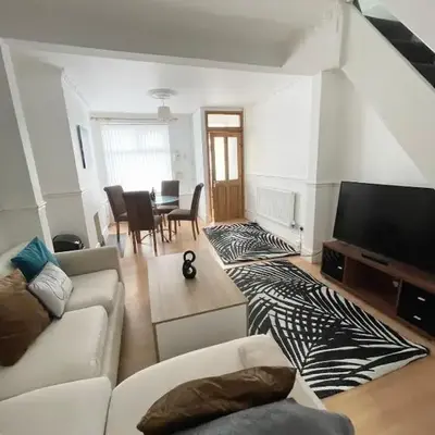 Cute two bedroom house with free street parking