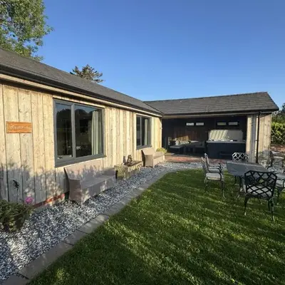Wayside Lodge